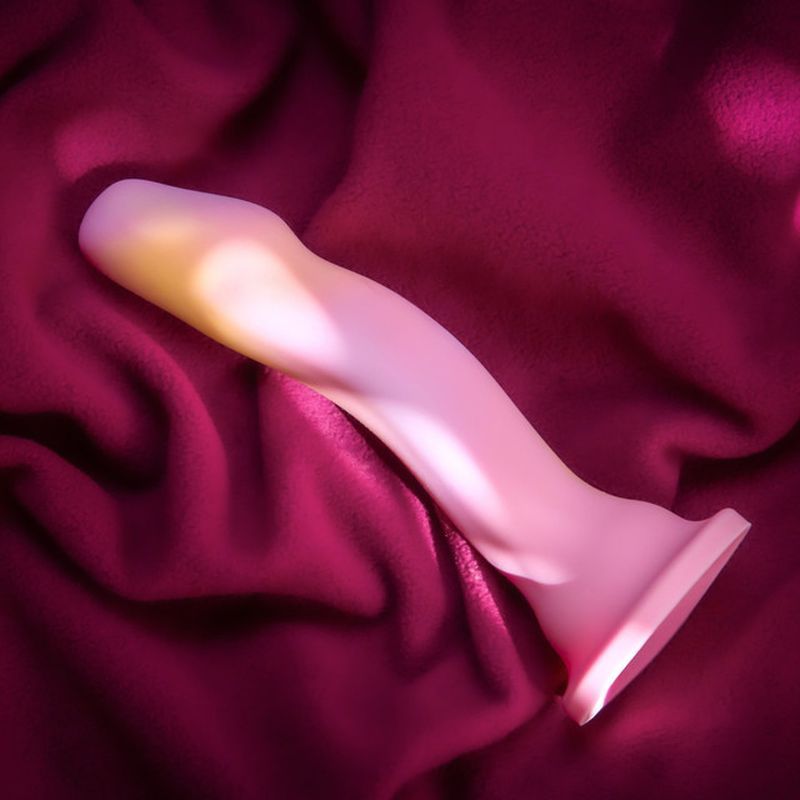 Avant Suns Out Pink Silicone Dildo image 2